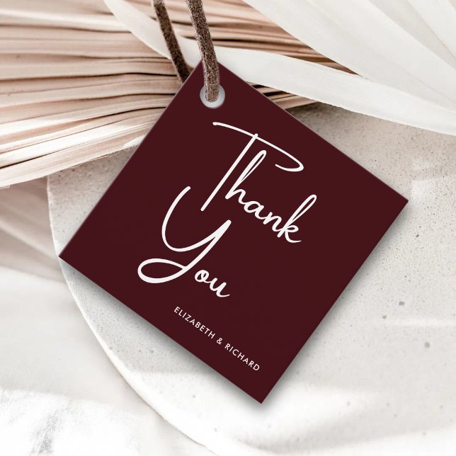 Elegant & Modern Burgunderröd Bröllop Gåvor Etiketter (Elegant modern burgundy favor tags add a polished, personal touch to your wedding favors.)
