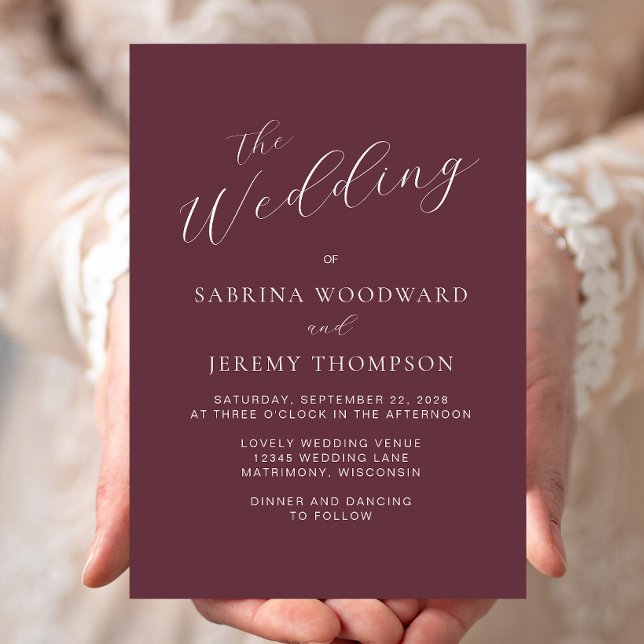 Elegant Modern Calligraphy Burgundy Bröllop Inbjudningar (Skapare uppladdad)