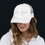 Elegant Modern Enkel Brud Sällskap Brudtärna Keps<br><div class="desc">Anpassad Skript Text Namn Modern Elegant Enkel Mall Kvinnor Brud Sällskap Brudtärna Bachelorette Vit Trucker Hatt / Keps.</div>
