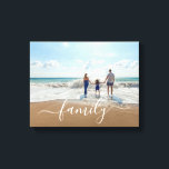 Elegant Modern Family Photo Canvastryck<br><div class="desc">Modern galleriomsluten arbetsyta med en enkel design som innehåller "familj" i ett vitt handskript med elegant och dekorerar ditt favoritfoto. Den här chicen är en perfekt som kompletterar din hemdekoration eller ge som en gåva för uppvärmning av hushåll.</div>