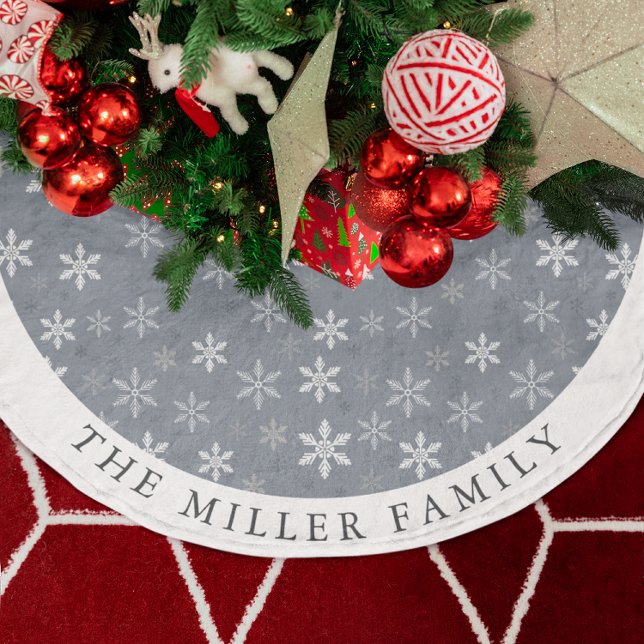 Elegant Modern Grått Snöflingor mönster Julgransmatta Borstad Polyester (Elegant Modern Grey Snowflakes pattern Brushed Polyester Tree Skirt)