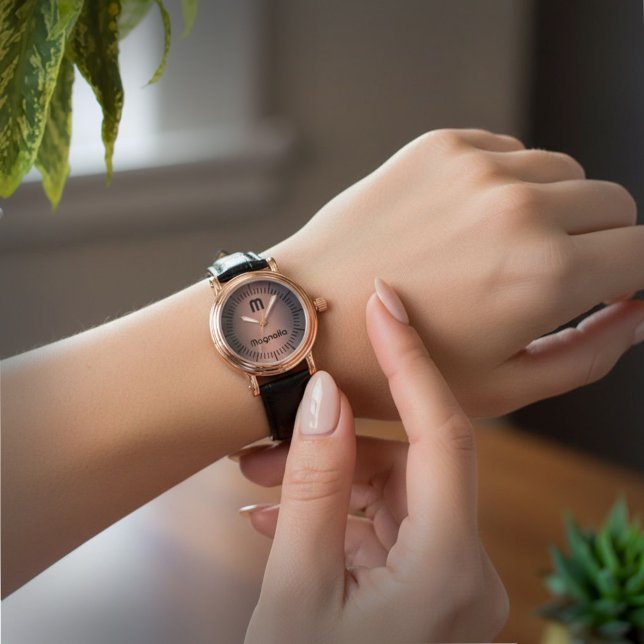 Elegant Modern Guld Black Monogram Initial Armbandsur (Elegant Modern Gold Black Monogram Initial Watch personalize to wear every day or give as a gift. )