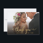 Elegant Modern Guld-skript, fotoöverlägg Bröllop Tack Kort<br><div class="desc">Modern Elegant Snyggt guld-skript bröllop tack för att du har en vykortsmall som innehåller ett foto av fullt framtill med texten "Tack" i ett snabbt och välskrivet typsnitt av svan i dekoration i faux lodrät-folie på guld på bild. Enkel att anpassa det anpassade namnet och tack för att du skickar...</div>