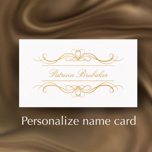 Elegant Modern Guld & Vit Virvel Skript Namn Placeringskort (Customize these elegant golden name cards for a beautiful celebration table.
)