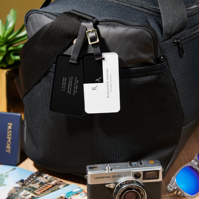 Elegant Modern Halvvit svart halvvit monogrammat Bagagebricka (Fram & Baksida)