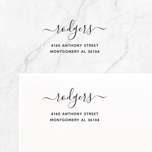Elegant Modern kalligrafi 08 | RETURADRESS Självfärgande Stämpel (Modern, elegant calligraphy script font with swashes family name self-inking return address stamp.)