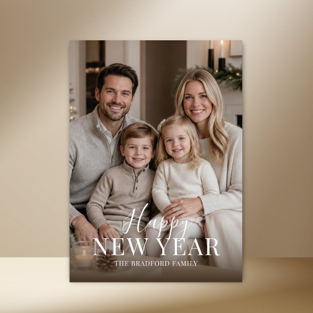 Elegant modern minimalistisk julkort för nyår (Elegant modern simple typography 1 photo Happy New Year holiday card with gradient overlay.)