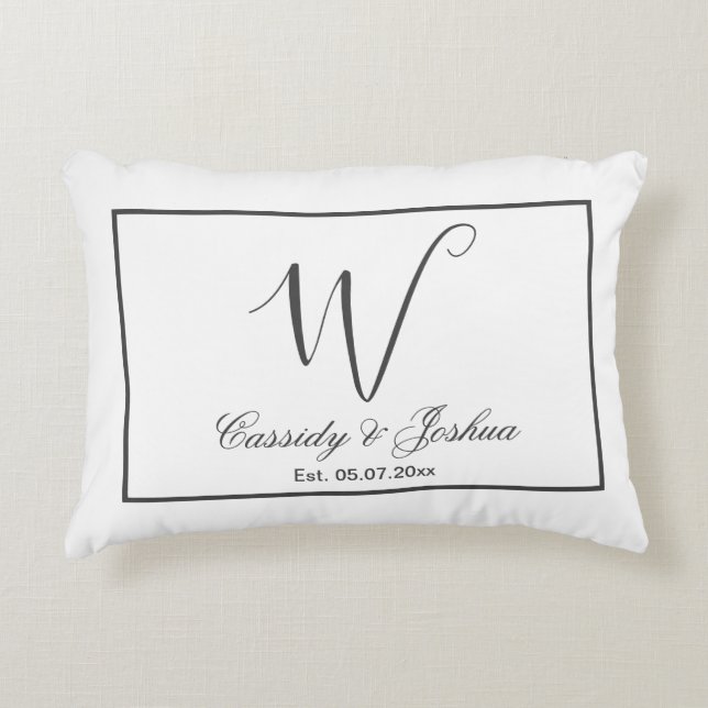 Elegant modern monogram bröllop present för att mi prydnadskudde (Framsidan)