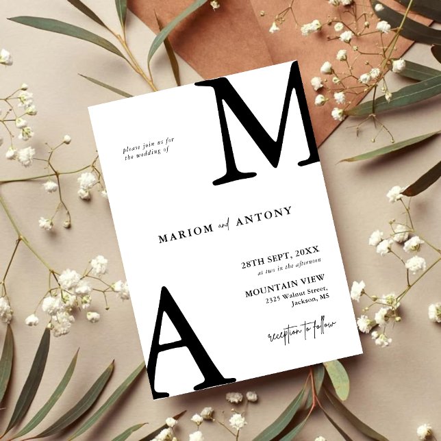 Elegant Modern Monogram Initial Svart Vit Bröllop Inbjudningar (Chic black and white monogram invitation brings personalized elegance to your wedding day)