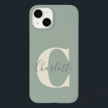 Elegant Modern Monogram Namn i Grönten Sage<br><div class="desc">Enkel Personlig Monogram och Namn i Sage Grönt Fodral-Mate iPhone 14 Fodral</div>