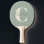 Elegant Modern Monogram Namn i Grönten Sage Pingisracket<br><div class="desc">Enkel Personlig Monogram och Namn i Sage Grönt Ping Pong Paddle</div>