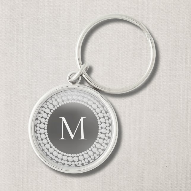 Elegant Modern monogrammad nyckelkedja Rund Silverfärgad Nyckelring (Grey Modern Monogram with Pearl Print Design)
