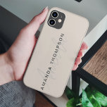 Elegant Modern Personlig med Namn Monogram<br><div class="desc">Höj skyddet och stil för din iPhone med vår mjuka Cream Natural Oatfood Elegant Modern Personlig med Namn Monogram Fodral-Mate iphone case. Det här noggrant designade fodral blandar sömlöst modern estetik med en personlig, skapar det ett sofistikerat och praktiskt tillbehör till din enhet. Med ditt namn och ett monogram tillför...</div>