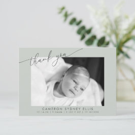 Elegant Modern Sagegrön Script Baby Foto Födelse Tack Kort