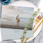 Elegant Modern Script Photo Bröllop Spara Datumet<br><div class="desc">Modern skriptkalligrafi med önskat svan och ditt favoritmeddelande till bröllop sparar datumkortet.</div>