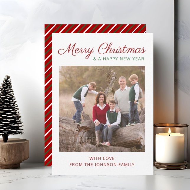 Elegant Modern Script Red Rand-julfoto Julkort (Elegant Modern Script Red Stripes Christmas Photo Holiday Card)