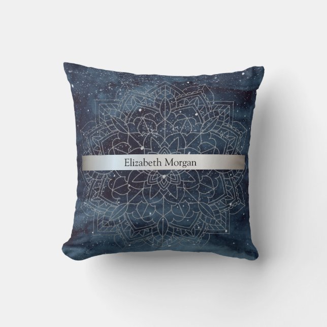 Elegant modern silver mandala-rand navyblå kudde (Framsida)