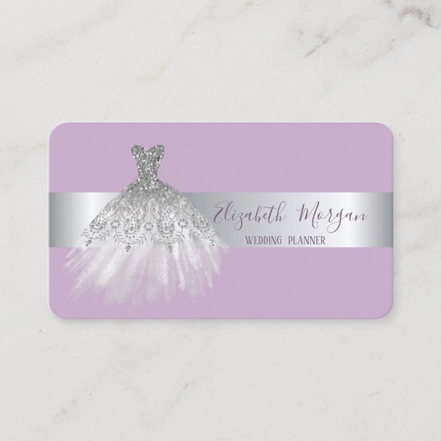 Elegant modern silverrandig glitterklänning violet visitkort (Framsida)