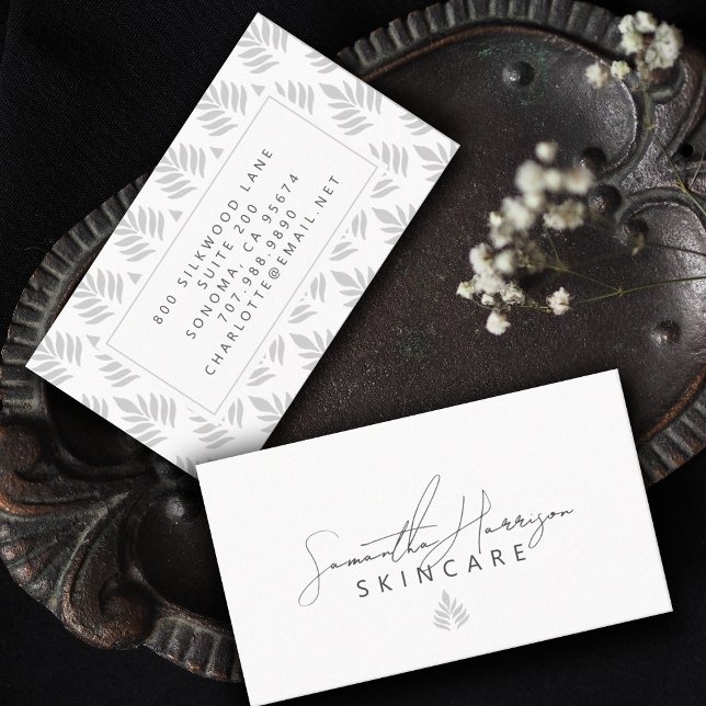Elegant Modern Simple Typography Skincare Beauty Visitkort (Skapare uppladdad)