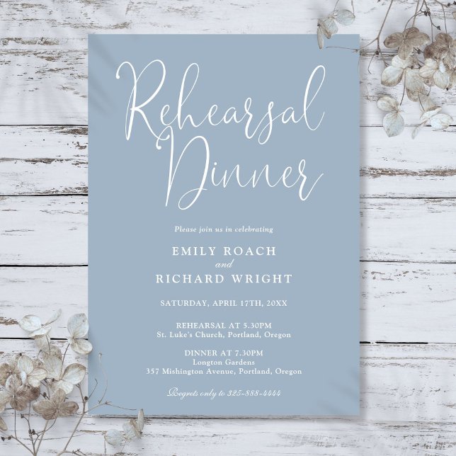 Elegant Modern skriptdyster blå repetitionsmiddag Inbjudningar (Elegant Modern Script Dusty Blue Rehearsal Dinner Invitation)