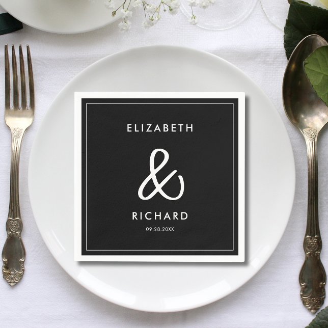 Elegant & Modern Svart och Vitt Bröllop Pappersservett (Elegant modern black and white wedding napkins add style while elevating your reception tables)