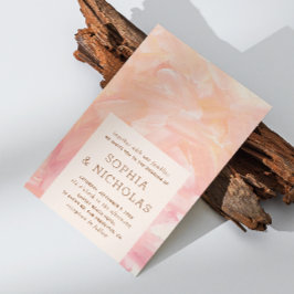 Elegant moderna rosa rodnad penseldrag bröllop inbjudningar