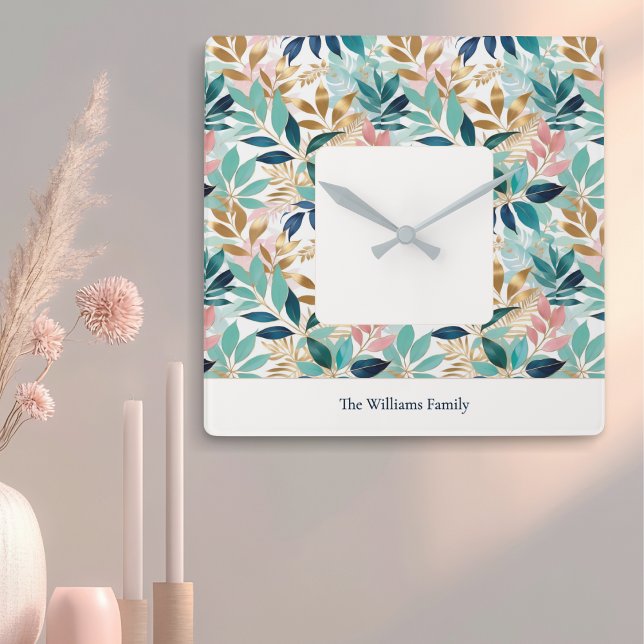 Elegant modernt bladsmönster personligt fyrkantig klocka (A modern, personalized wall clock with pink, aqua, teal and faux gold leaf pattern)