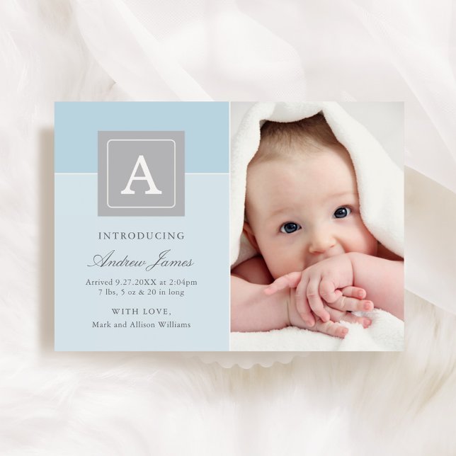 Elegant Monogram Block Baby Pojke Ljusblå Födelse Meddelande (Skapare uppladdad)