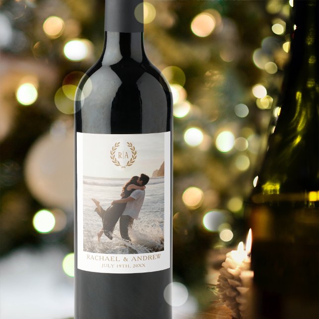 Elegant Monogram Bröllop Guld White Vinflaska Etikett (Skapare uppladdad)