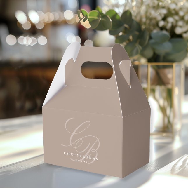Elegant, Monogram, Bröllop Presentaskar (Elegant, Monogram, Wedding Favor Boxes with your name and date. Mocha Mousse-Light-Brown.)
