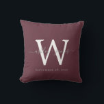 Elegant Monogram Burgundy Bröllopssouvenir Kudde<br><div class="desc">Elegant monogrammerad bröllopssouvenir kudde med era namn och bröllopsdatum i grå handskriven chic script kalligrafi och monogram i modern typografi på en burgunderröd bakgrund. Lägg bara till era namn, monogram och bröllopsdatum. Underbart bröllopspresent till ett nygift par. Exklusivt designad för dig av Happy Dolphin Studio. Om du behöver hjälp eller...</div>