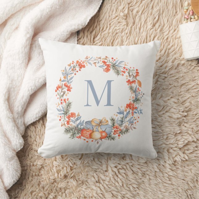 Elegant Monogram Christmas Wreath Dusty Blue Kudde (Filt)