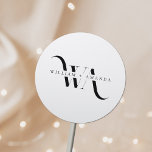 Elegant Monogram Classic Bröllop Typografi Runt Klistermärke<br><div class="desc">Elegant Monogram Classic Bröllop Typography Classic Round Sticker</div>