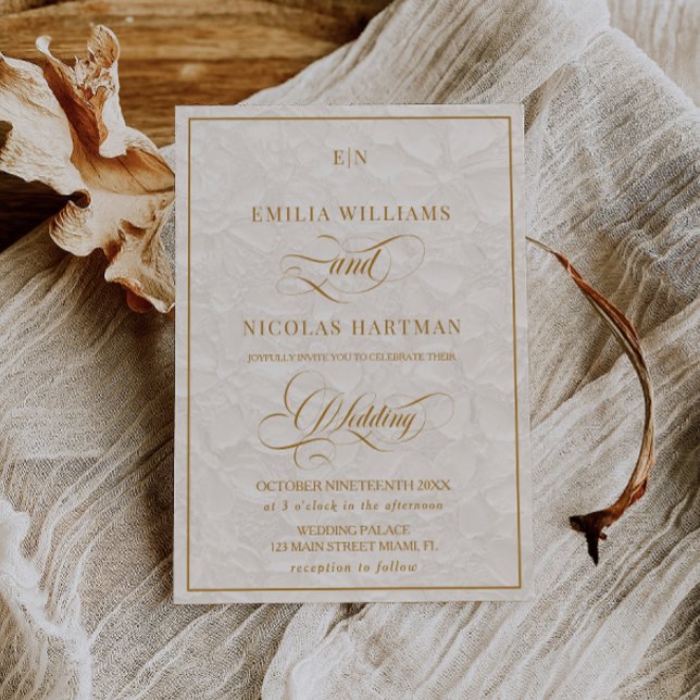Elegant Monogram Cream Blommigt Bröllop Inbjudningar (Skapare uppladdad)