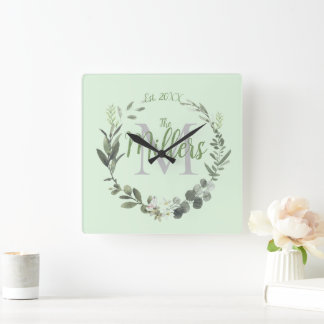Elegant monogram familjenamn bladverk rund klocka