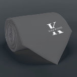 Elegant Monogram Grå | Vit Slips<br><div class="desc">En elegant slips med ett djärvt vitt monogram på en silvergrå bakgrund. Ovanpå detta monogram står ditt förnamn eller efternamn skrivet med versaler.</div>