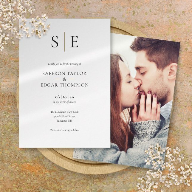 Elegant Monogram Guld Svart Foto Bröllop Inbjudningar (Elegant Monogram Gold Black Photo Wedding Invitation)