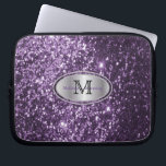 Elegant Monogram Lila Glitter och Silver Laptop Fodral<br><div class="desc">Redo för elektroniskt hölje för att du ska kunna anpassa dig. Obs! Alla mallområden behöver inte ändras. 📌 Om du behöver anpassa ytterligare klickar du på knappen "Klicka för att anpassa ytterligare" eller "Anpassa eller redigera design" och användor verktyg för att ändra storlek, rotera, ändra text färg, lägga till text...</div>