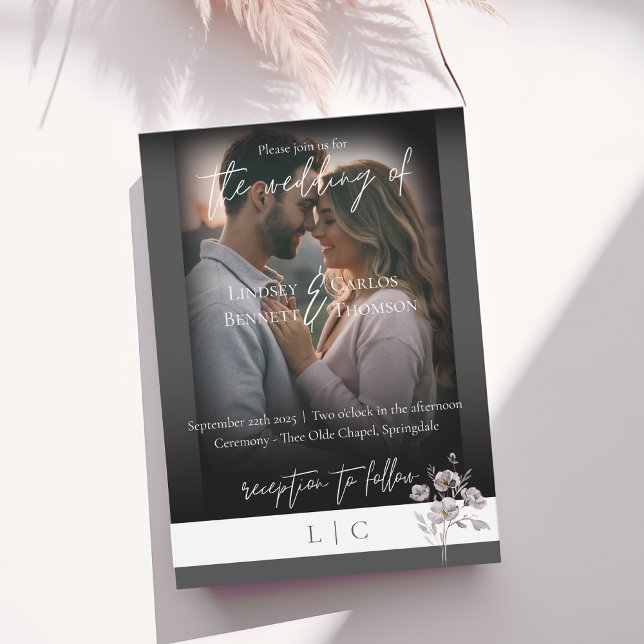 Elegant monogram minimalistisk mörk grått-kalligra inbjudningar (Skapare uppladdad)