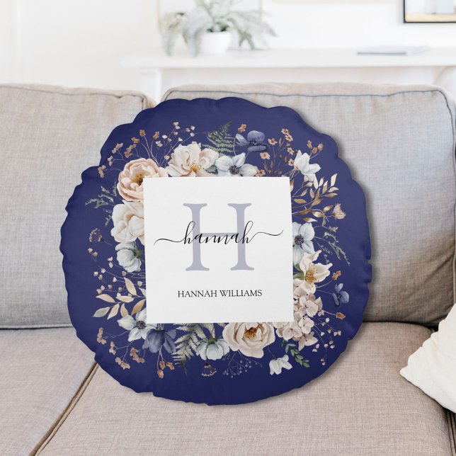 Elegant Monogram Pretty Beige Blue Flowers Floral Rund Kudde (In situ)
