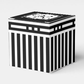 Elegant Monogram R Stripe Black and White Presentaskar