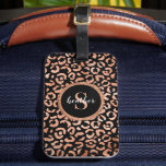Elegant Monogram Snyggt Leopard Animal Print Bagagebricka<br><div class="desc">Ett snyggt och chic ro guld-fotavtryck av folie leopard dekorerar detta bagagemärke. Anpassa den med ditt monogram från början och namn. Designad av Blackberry Boulevard.</div>