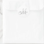 Elegant Monogram Tack Wedding Favor Runt Klistermärke<br><div class="desc">Grått Monogram Bröllop initialt Bride Groom Favor Sticker eller för bröllopsinbjudningens kuvertförseglingar. Helt Anpassade. Elke Clarke ©2009</div>