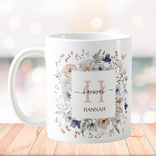 Elegant Monogram Vacker Beige Blå Blommor Blommig Kaffemugg