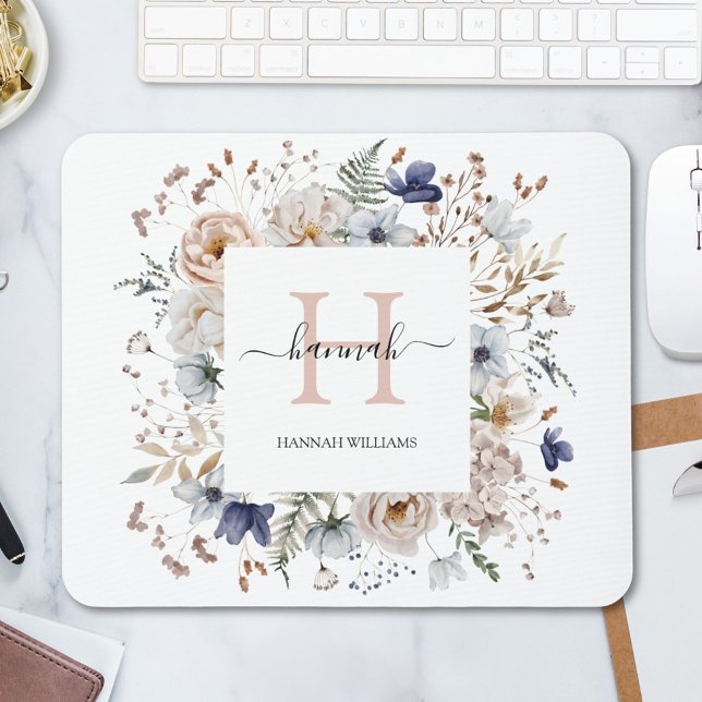 Elegant Monogram Vacker Beige Blå Blommor Blommig Musmatta (In situ)