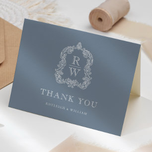 Elegant Monogram Vapensköld Dusty Blue Bröllop Tack Kort