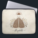 Elegant Monogram Vintage Butterfly Laptop sleeve<br><div class="desc">En bohemisk vintage mystisk matt laptop sleeve. En vacker rostig matt med lövning i jordton färg. Anpassa den med ditt namn på framsidan av den bärbara datorns hölje. Designad av Blackberry Boulevard. Andra Mystical Moths-utformningar som finns i butiken.</div>