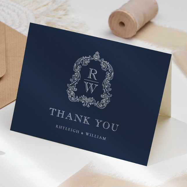 Elegant Monogramm Krönande Navyblå Bröllop Tack Kort (Skapare uppladdad)
