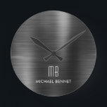 Elegant Monogrammed Black Brushed Metallic Rund Klocka<br><div class="desc">Personlig Elegant Monogrammed Black Brushed Round Clock</div>