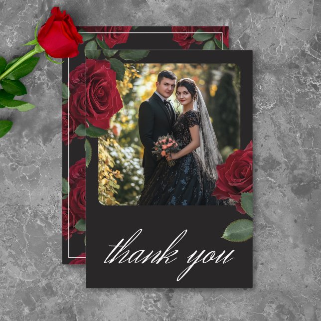 Elegant Moody Blommigt Röd ros Foto Bröllop Tack Kort (Elegant Moody Blood Red Roses Floral Photo Wedding Thank You Card)